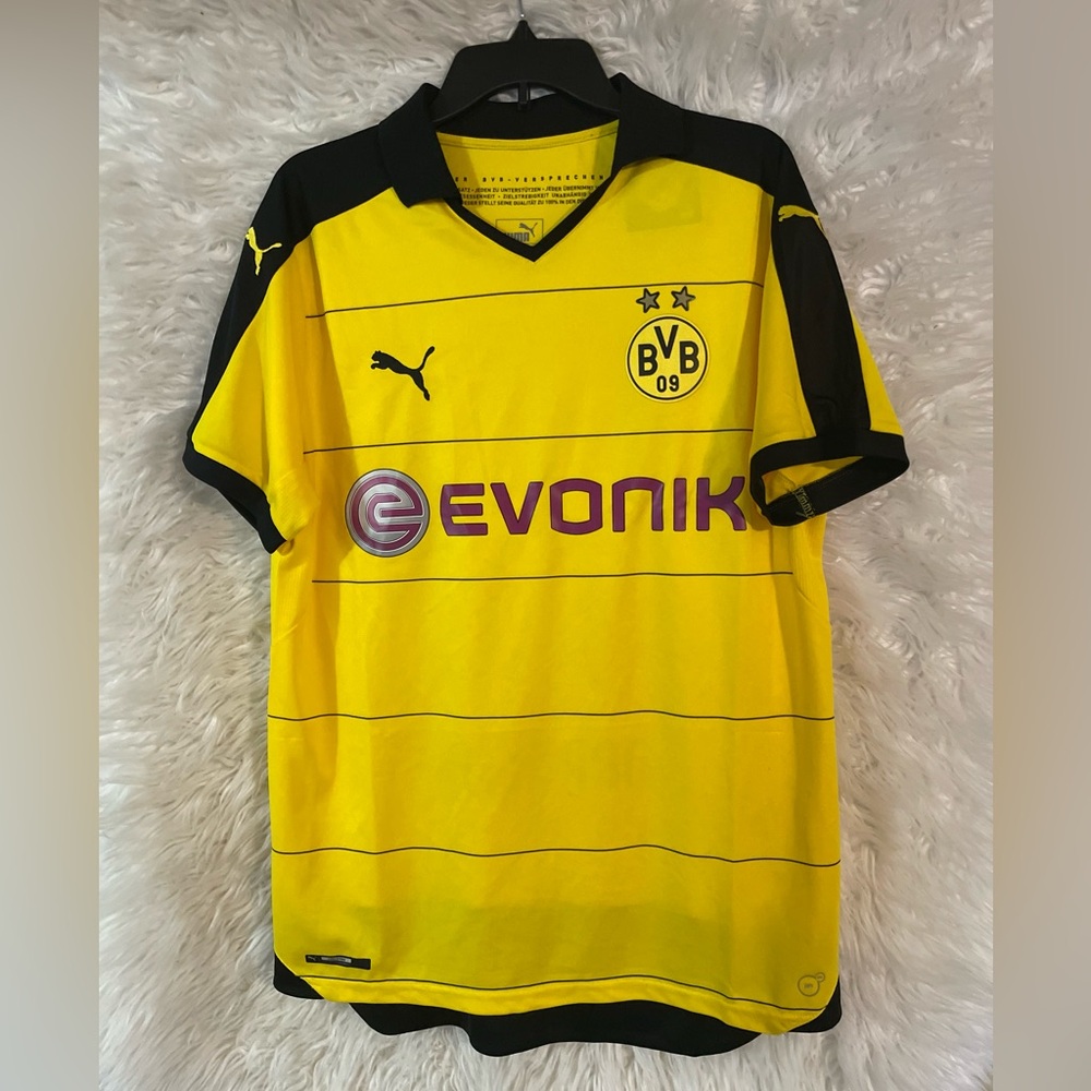 Borussia Dortmund Puma 2015-2016 NWT Men’s Home Football Soccer Jersey. Large